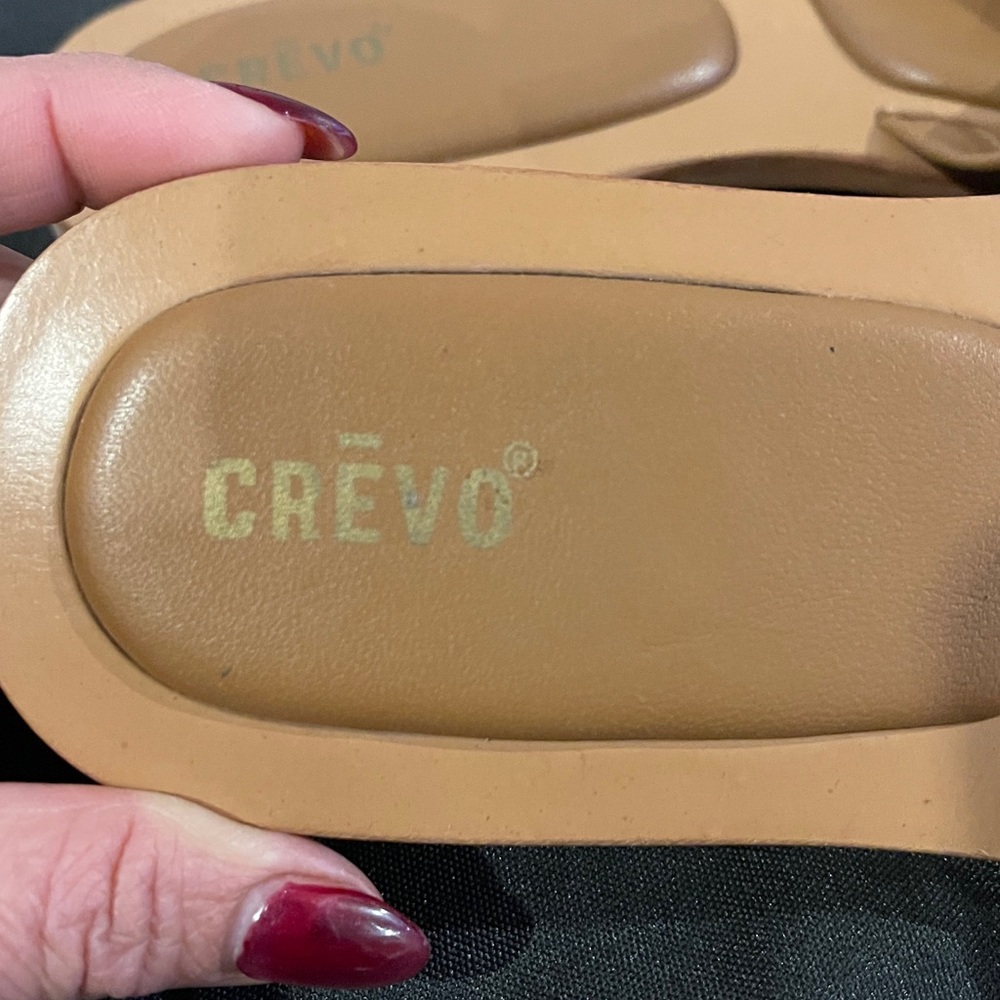Crevo Women's Tan Cross-Strap Sandals - Picture 2 of 5